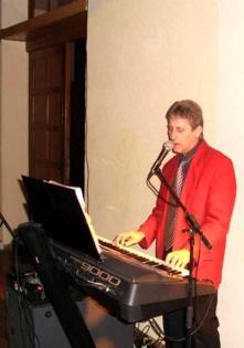 Alleinuterhalter Keyboard-Gesang