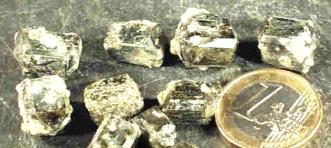 Vesuvian-Kristalle aus Wilui Sibirien mit Grossular-Aufwüchsen Granate - SEH