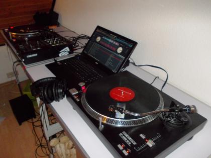 DJ Komplettset 2xReloop RP 4000 Reloop RMX-30 Serato Scratch SL1