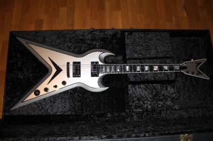Dean USA Splittail aus dem Custom Shop - ähnlich Zakk Wylde Dean Gibson Model